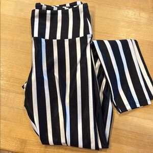 Goldsheep Black and White Striped Leggings